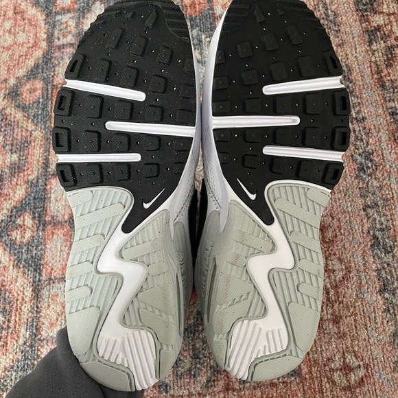 Nike Air Max White and Black Sneakers - Picture 4 of 6